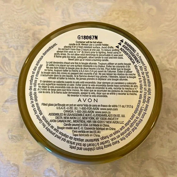 NWT Avon Wild Berry Bliss Candle - Black & Cream.  Discontinued. - Picture 3 of 3